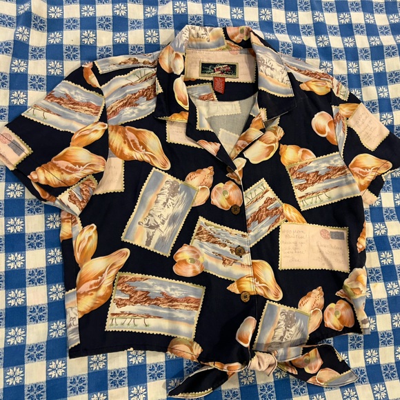 La Cabana Tops - La Cabana Tie Front Blouse w Postcards and Conch Shells